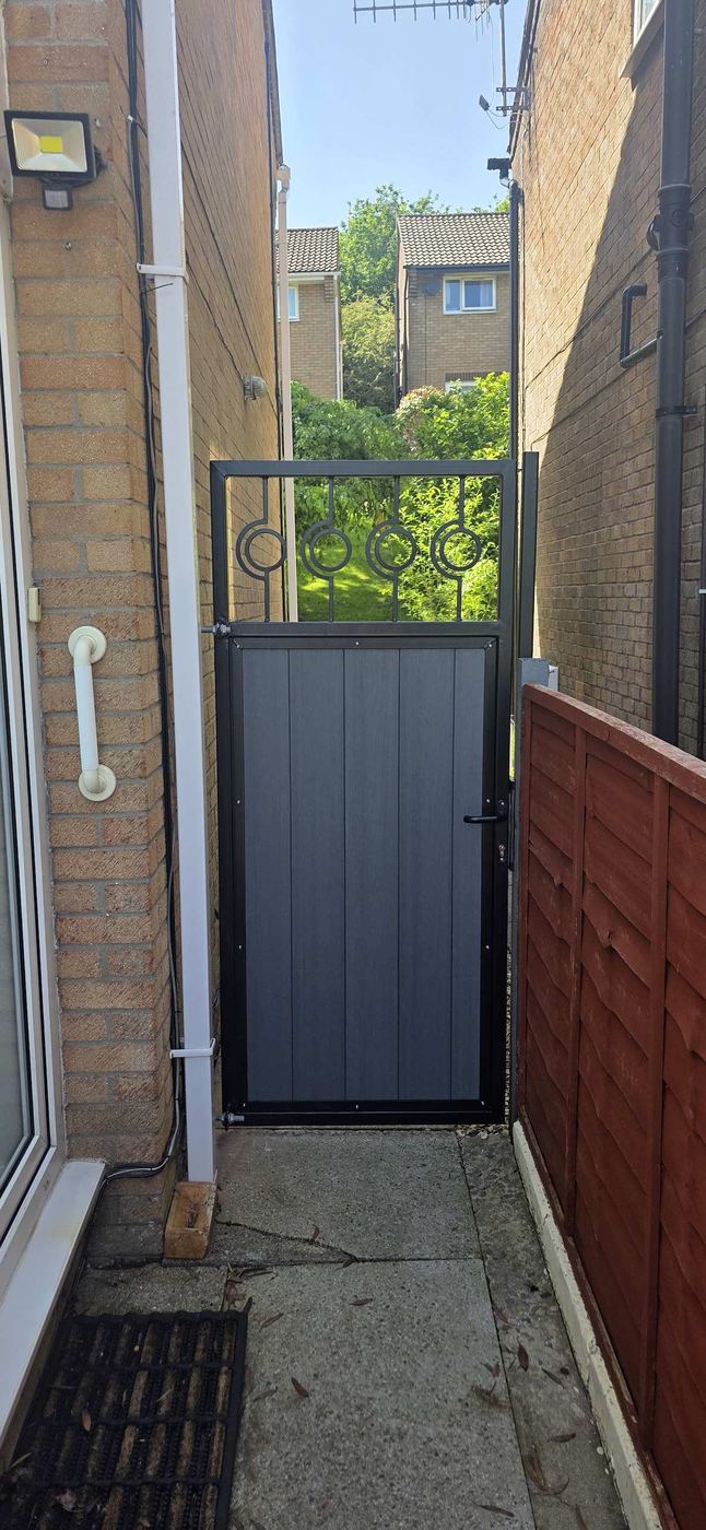 Composite side gate